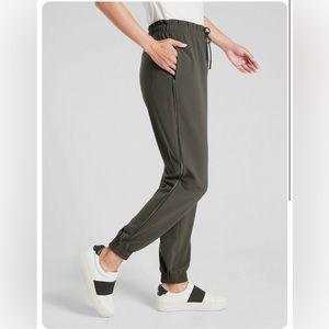 Athleta Metropolis Jogger - Olive Green Size 6